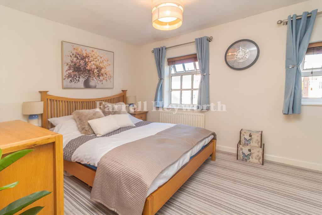 Bedroom 1 image 3