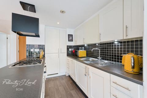 2 bedroom flat for sale, Burford Road, LONDON