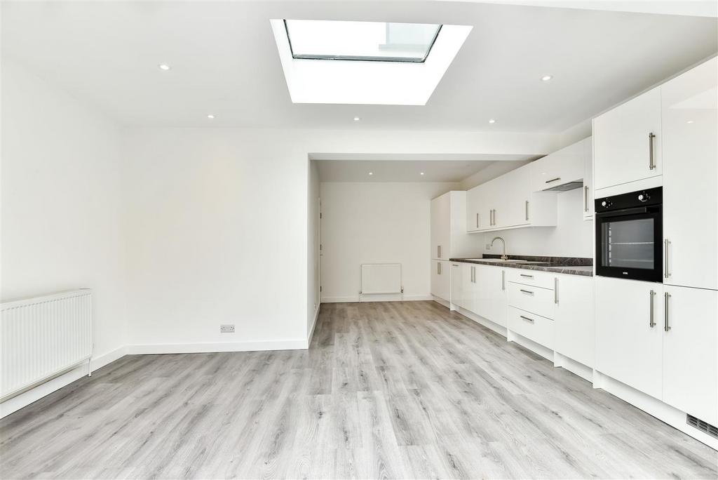 Kitchen (1).jpg