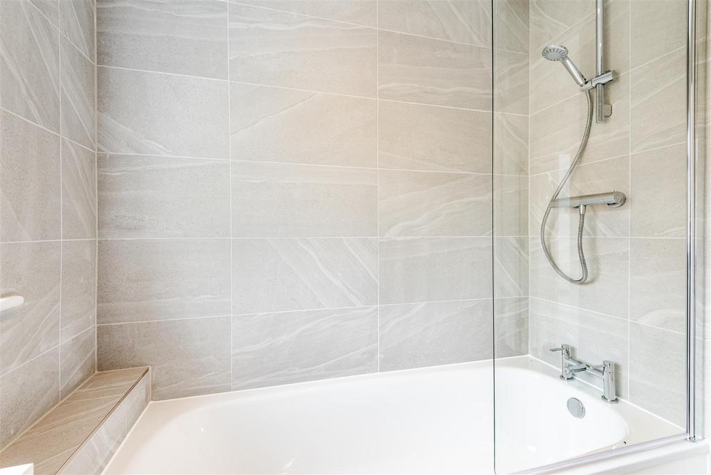 Bathroom (2).jpg