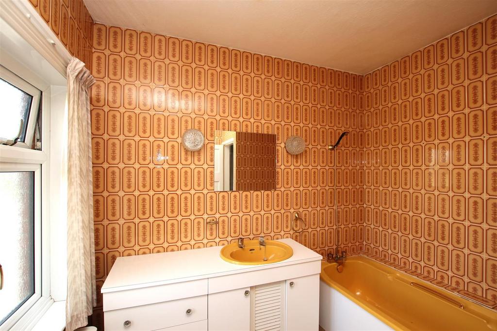Bathroom.JPG