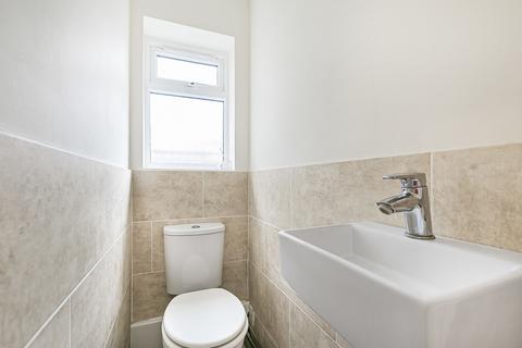 32 Edgell Road, Staines-upon-thames, TW18 2ES
