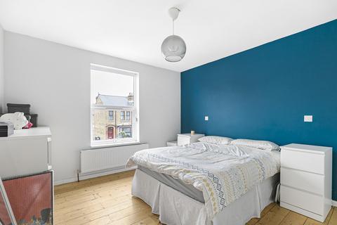 32 Edgell Road, Staines-upon-thames, TW18 2ES