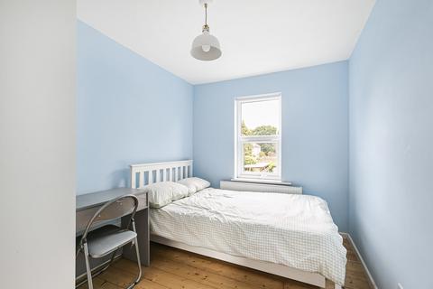32 Edgell Road, Staines-upon-thames, TW18 2ES