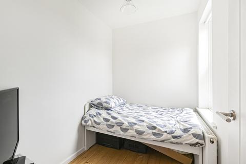 32 Edgell Road, Staines-upon-thames, TW18 2ES