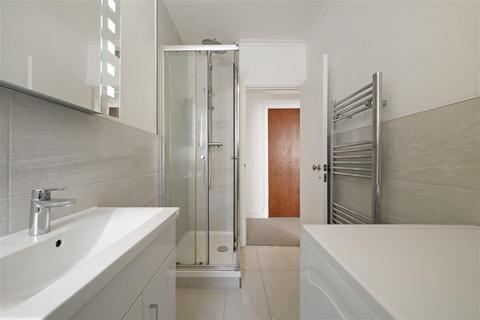 Studio for sale, Sloane Avenue, SW3
