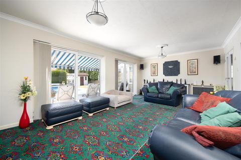 4 bedroom detached house for sale, Kenton Drive, Trowbridge