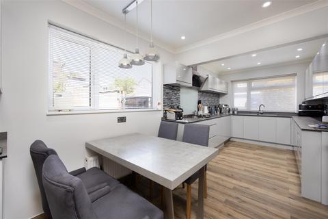 4 bedroom detached house for sale, Kenton Drive, Trowbridge