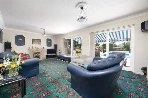 4 bedroom detached house for sale, Kenton Drive, Trowbridge