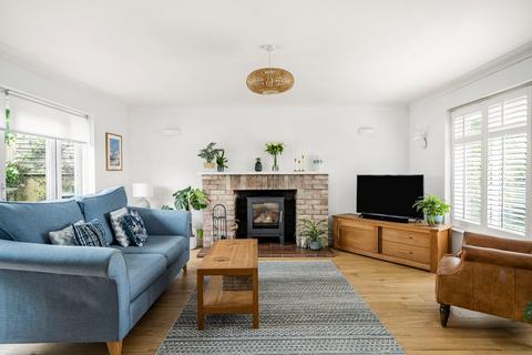 1 Bernards Close, Chearsley, Aylesbury, HP18 0BX