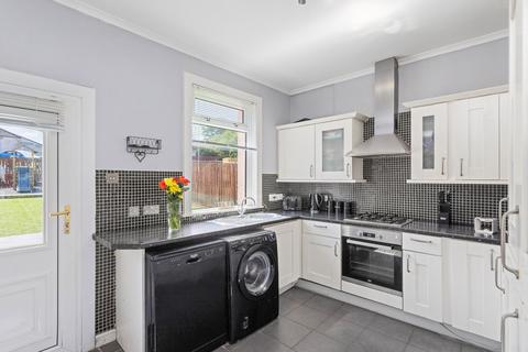2 Burns Crescent, Harthill, Shotts, ML7 5QY