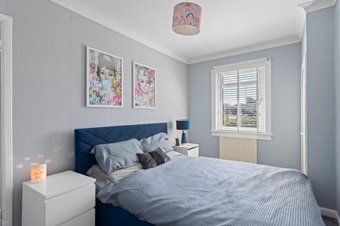 2 Burns Crescent, Harthill, Shotts, ML7 5QY