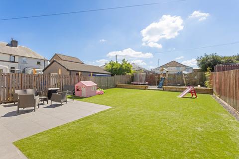 2 Burns Crescent, Harthill, Shotts, ML7 5QY