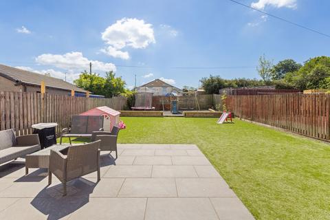 2 Burns Crescent, Harthill, Shotts, ML7 5QY