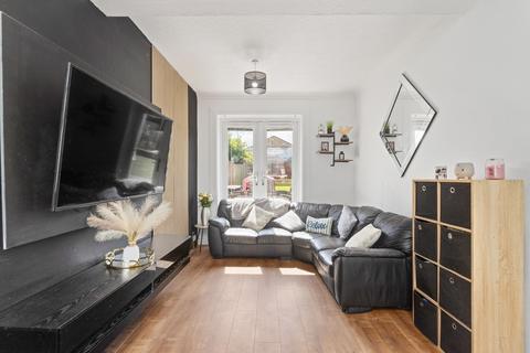 2 Burns Crescent, Harthill, Shotts, ML7 5QY
