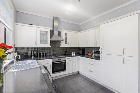 2 Burns Crescent, Harthill, Shotts, ML7 5QY