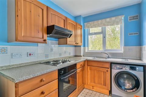 24 Lockesley Square, Surbiton, KT6 6RT