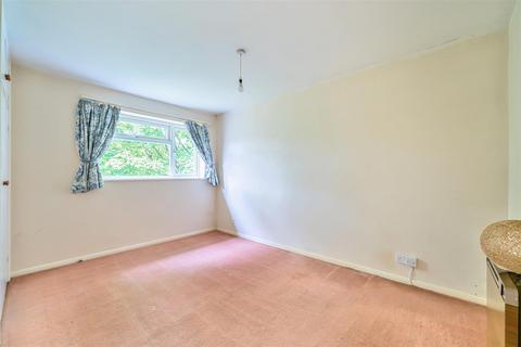 24 Lockesley Square, Surbiton, KT6 6RT