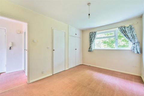 24 Lockesley Square, Surbiton, KT6 6RT