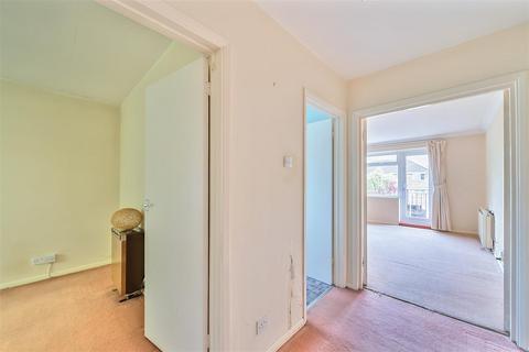 24 Lockesley Square, Surbiton, KT6 6RT