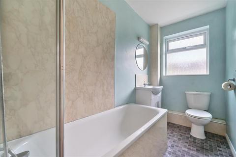 24 Lockesley Square, Surbiton, KT6 6RT