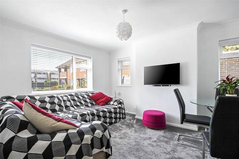 2 bedroom flat for sale, Manor View Court, Sompting Avenue, Worthing