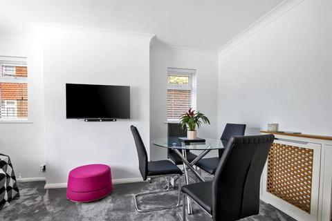 2 bedroom flat for sale, Manor View Court, Sompting Avenue, Worthing