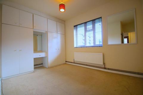 2 bedroom flat to rent, Tullis House, London E9