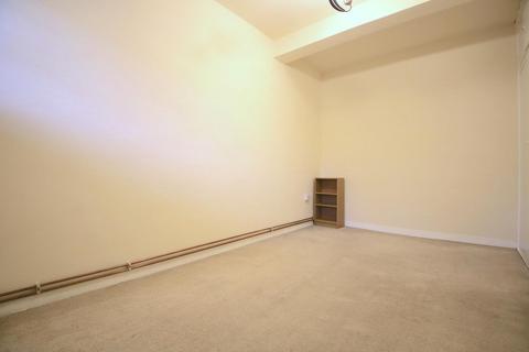 2 bedroom flat to rent, Tullis House, London E9