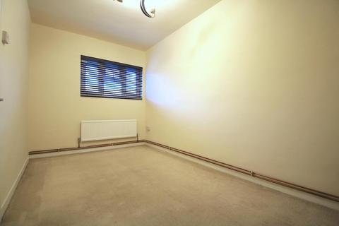 2 bedroom flat to rent, Tullis House, London E9