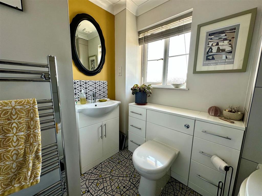 Bathroom 2.jpg