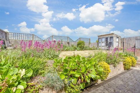 16 Avondale Close, Whitstable, CT5 3QA