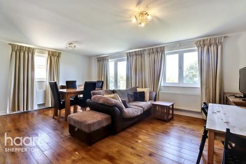 2 bedroom flat to rent, Fairwater Drive, SHEPPERTON