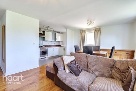 2 bedroom flat to rent, Fairwater Drive, SHEPPERTON