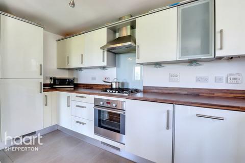 2 bedroom flat to rent, Fairwater Drive, SHEPPERTON