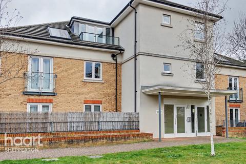 2 bedroom flat to rent, Fairwater Drive, SHEPPERTON