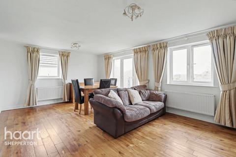 2 bedroom flat to rent, Fairwater Drive, SHEPPERTON