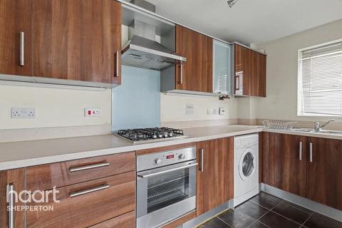 2 bedroom flat to rent, Fairwater Drive, SHEPPERTON