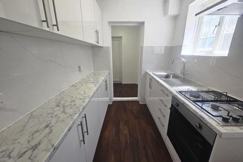 3 bedroom semi-detached house to rent, Mount Grove, Edgware, HA8