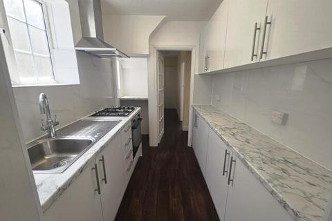 3 bedroom semi-detached house to rent, Mount Grove, Edgware, HA8