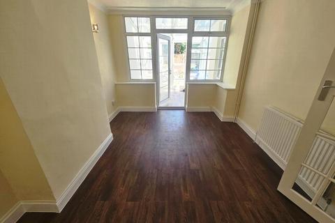 3 bedroom semi-detached house to rent, Mount Grove, Edgware, HA8