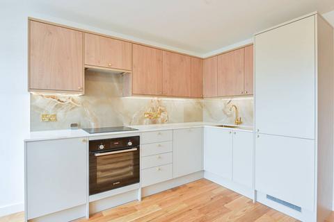 2 bedroom maisonette to rent, Fir Trees Close, Rotherhithe, London, SE16
