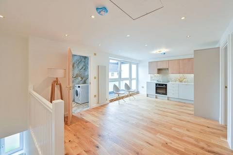 2 bedroom maisonette to rent, Fir Trees Close, Rotherhithe, London, SE16