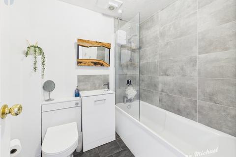 4 Foster Close, Aylesbury, HP20 2BW