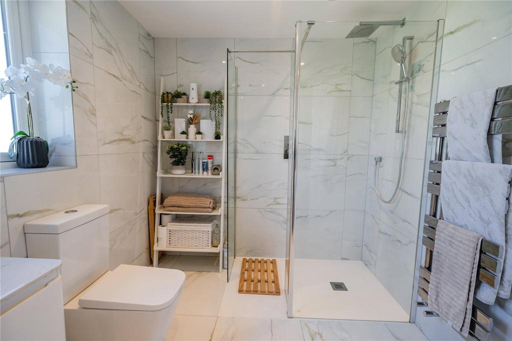 Family Bathroom (2)