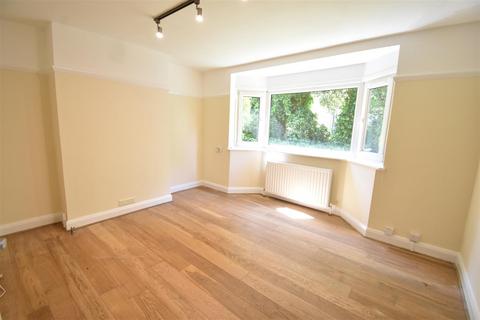 2 bedroom apartment to rent, South Bank, Surbiton