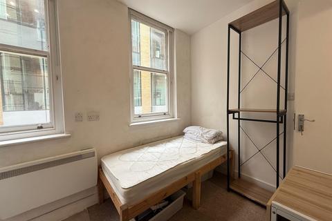Studio to rent, Printers Inn Court, Cursitor Street, Farringdon, London, EC4A