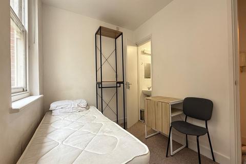 Studio to rent, Printers Inn Court, Cursitor Street, Farringdon, London, EC4A