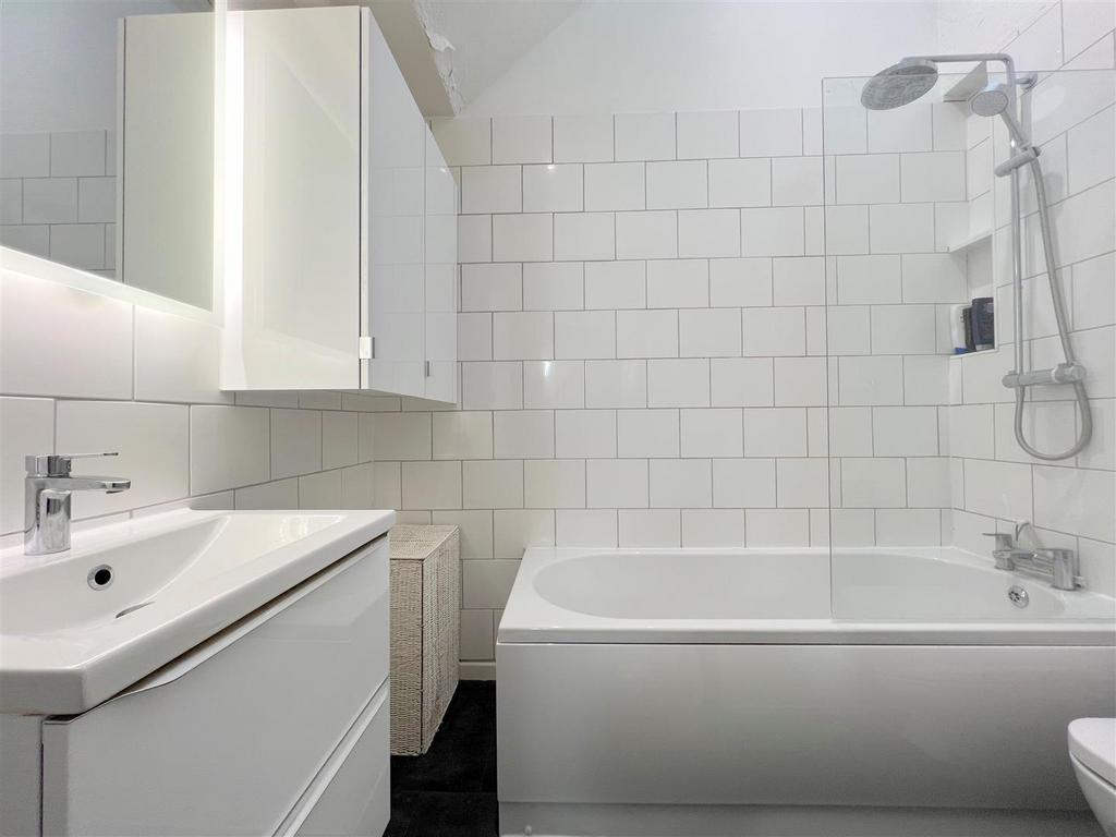 Bathroom-001.jpg