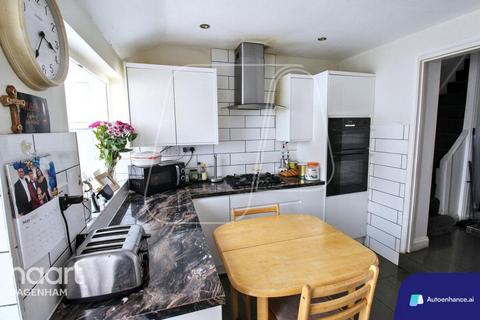 2 bedroom terraced house to rent, Oval Road North, DAGENHAM